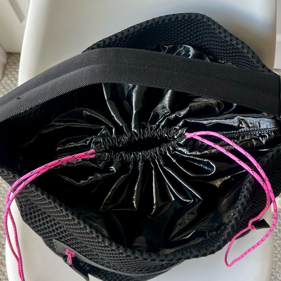 Transience Swing Bag - Black Mesh - Picture 5 of 10